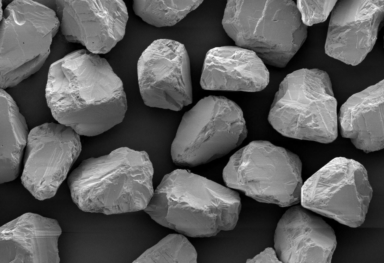 What are the application aspects of diamond powder?
